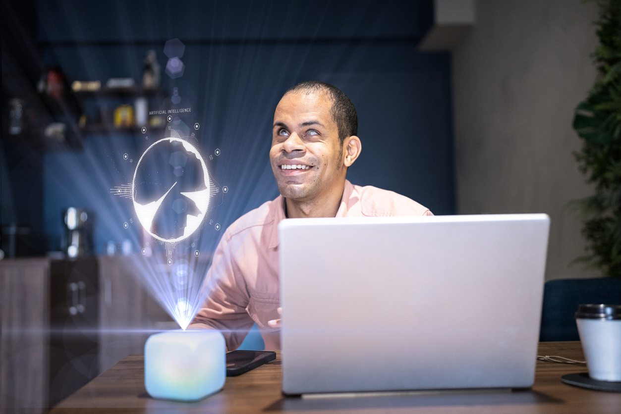 Homem com deficiência visual usando o laptop e inteligência digital no escritório